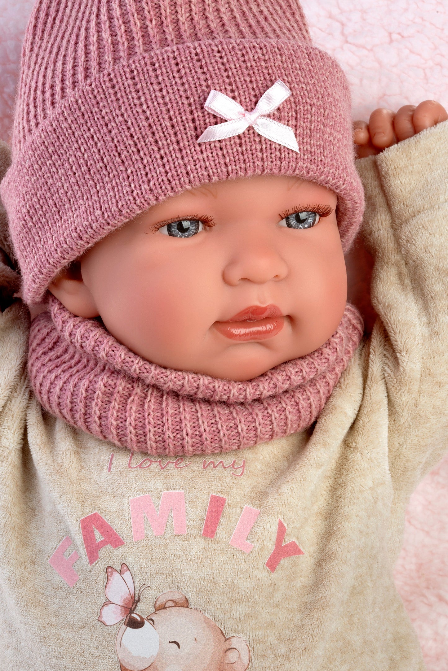 84488 Tina Crybaby With Cushion 44cm